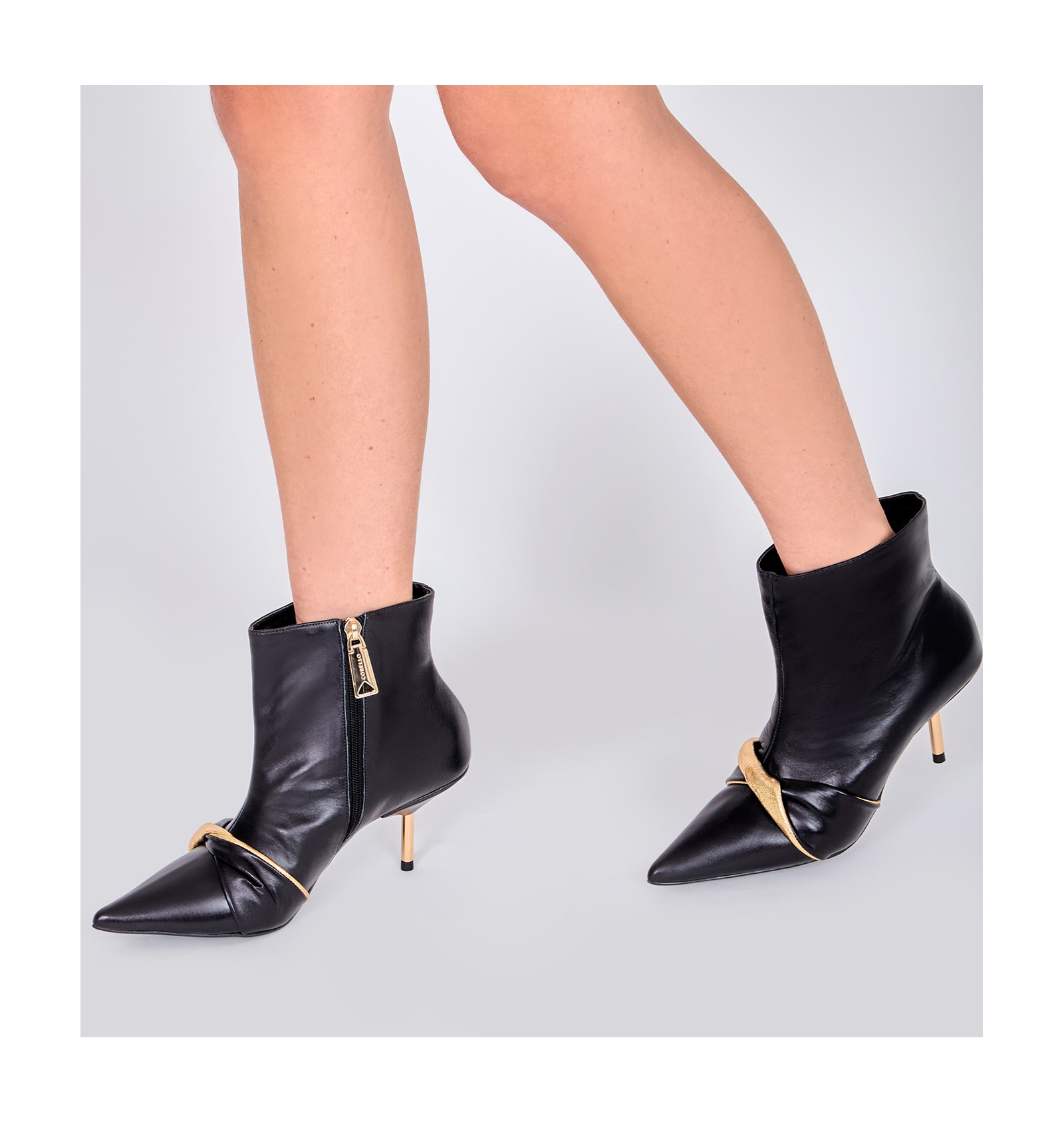 Bota Couro Preto/Dourado