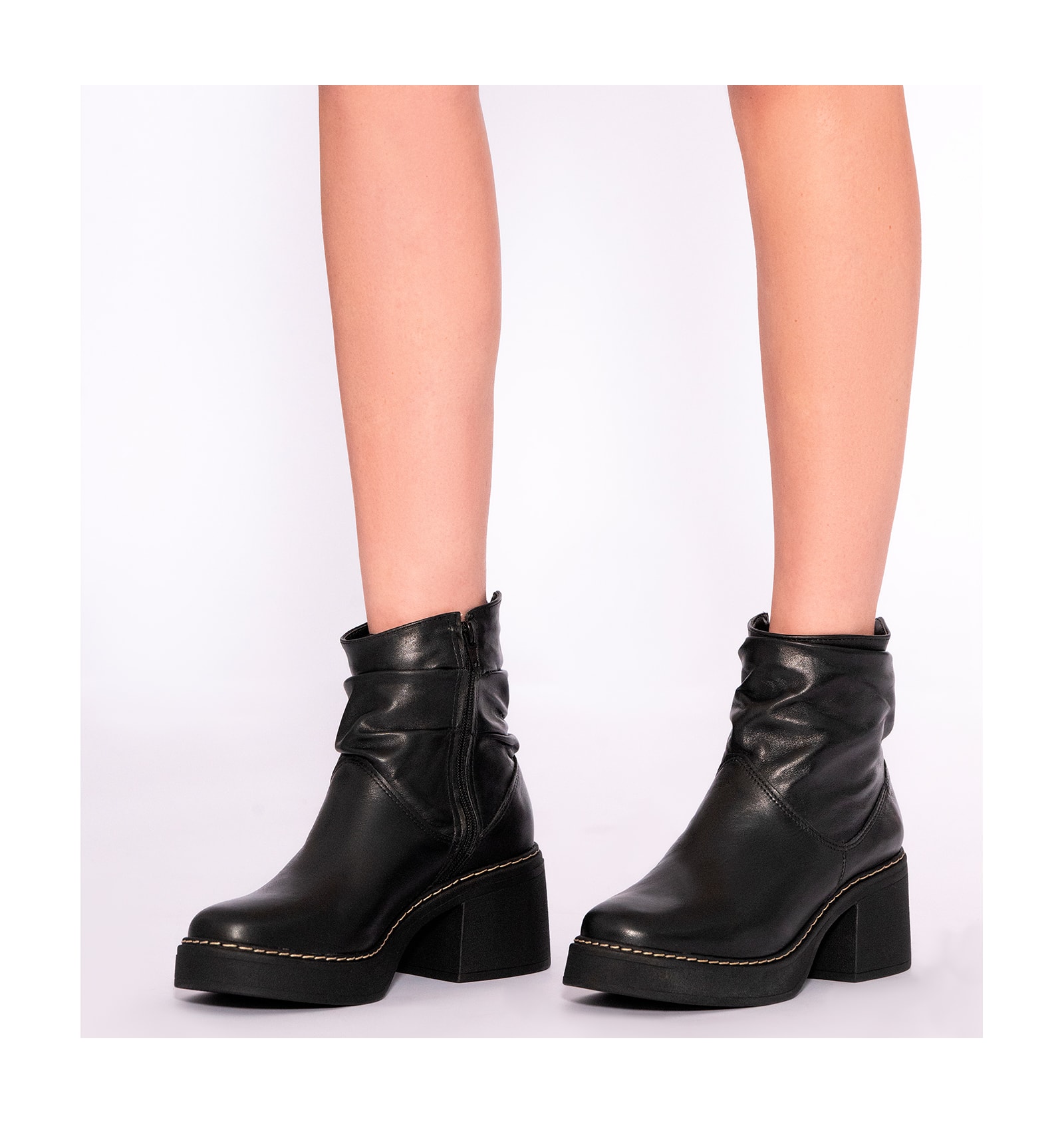 Bota Drapeada Couro Preto