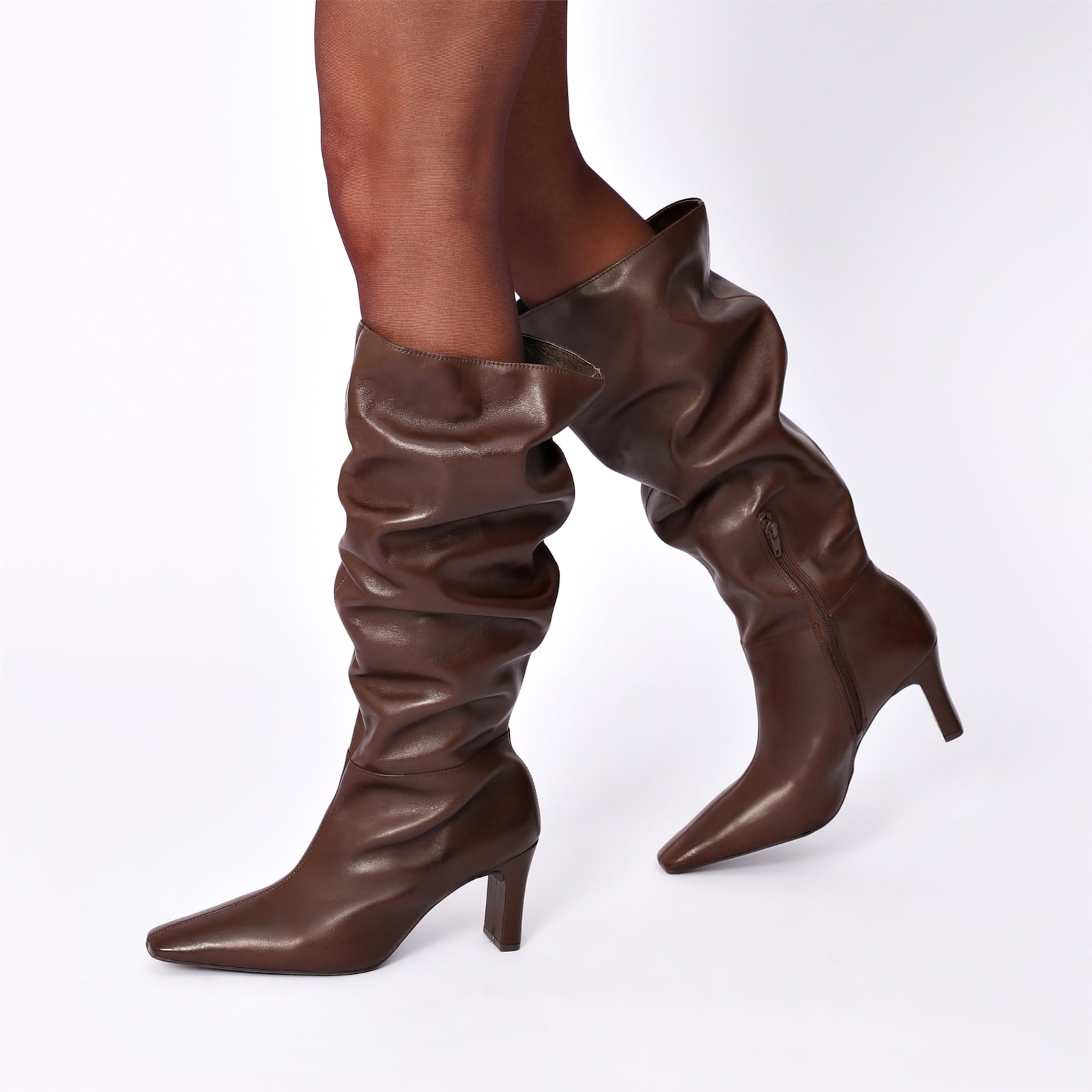 Bota Marrom Cano Alto Salto Alto Couro Alto Slouch