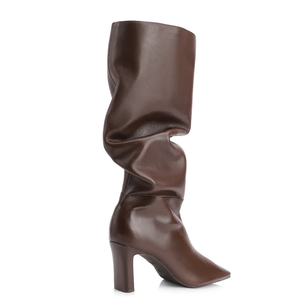 Bota Marrom Cano Alto Salto Alto Couro Alto Slouch - imagem 4