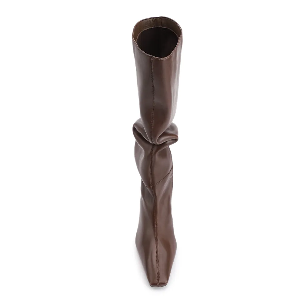 Bota Marrom Cano Alto Salto Alto Couro Alto Slouch - imagem 6
