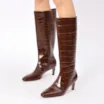 Bota Marrom Cano Alto Salto Baixo Couro Maxi Croco - imagem 2