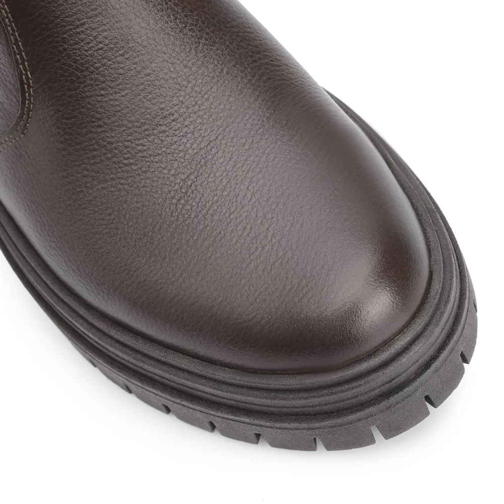 Bota Marrom Cano Baixo Salto Baixo Couro Chelsea Tratorada - imagem 7