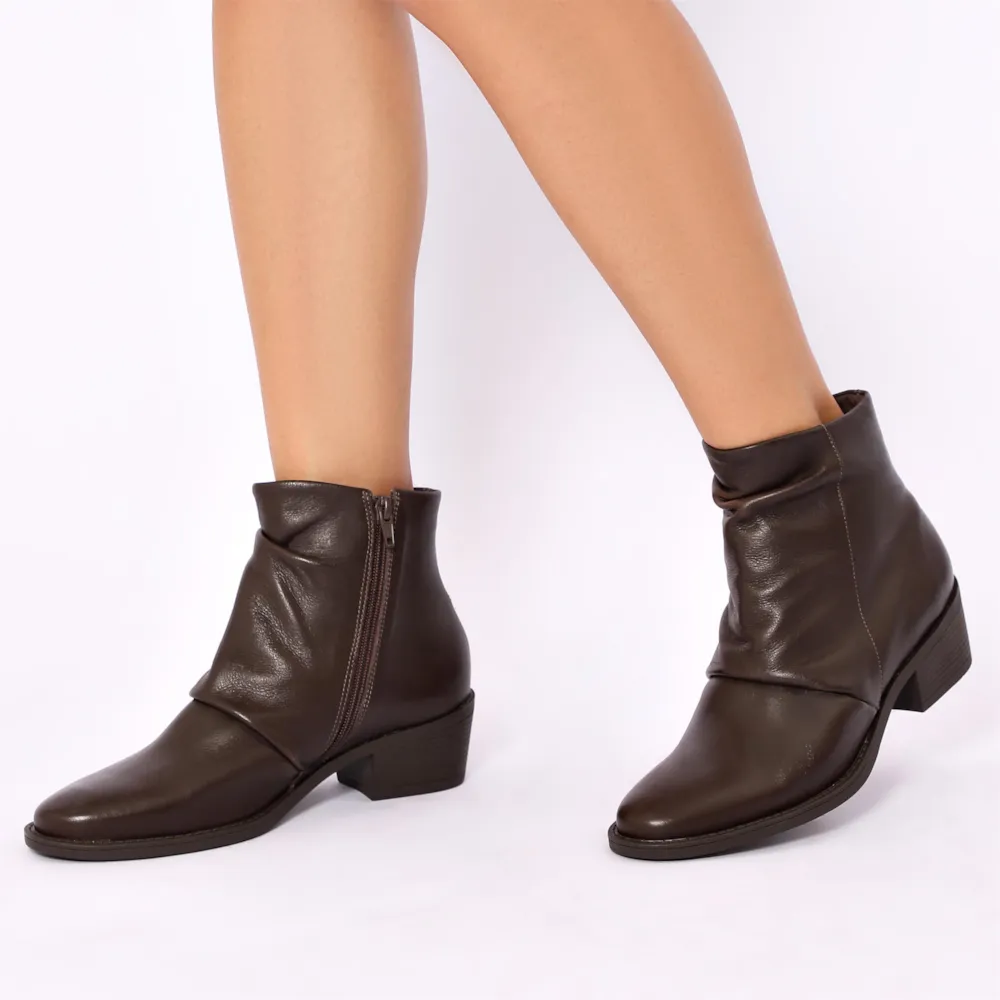 Bota Marrom Cano Baixo Salto Baixo Couro Slouch - imagem 2