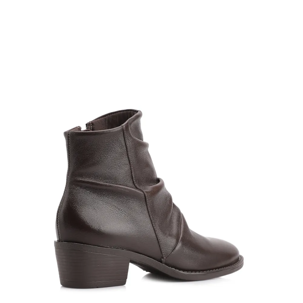 Bota Marrom Cano Baixo Salto Baixo Couro Slouch - imagem 4