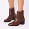 Bota Marrom Cano Baixo Salto Médio Couro Capa - imagem 2