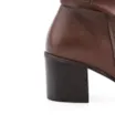 Bota Marrom Cano Baixo Salto Médio Couro Capa - imagem 8