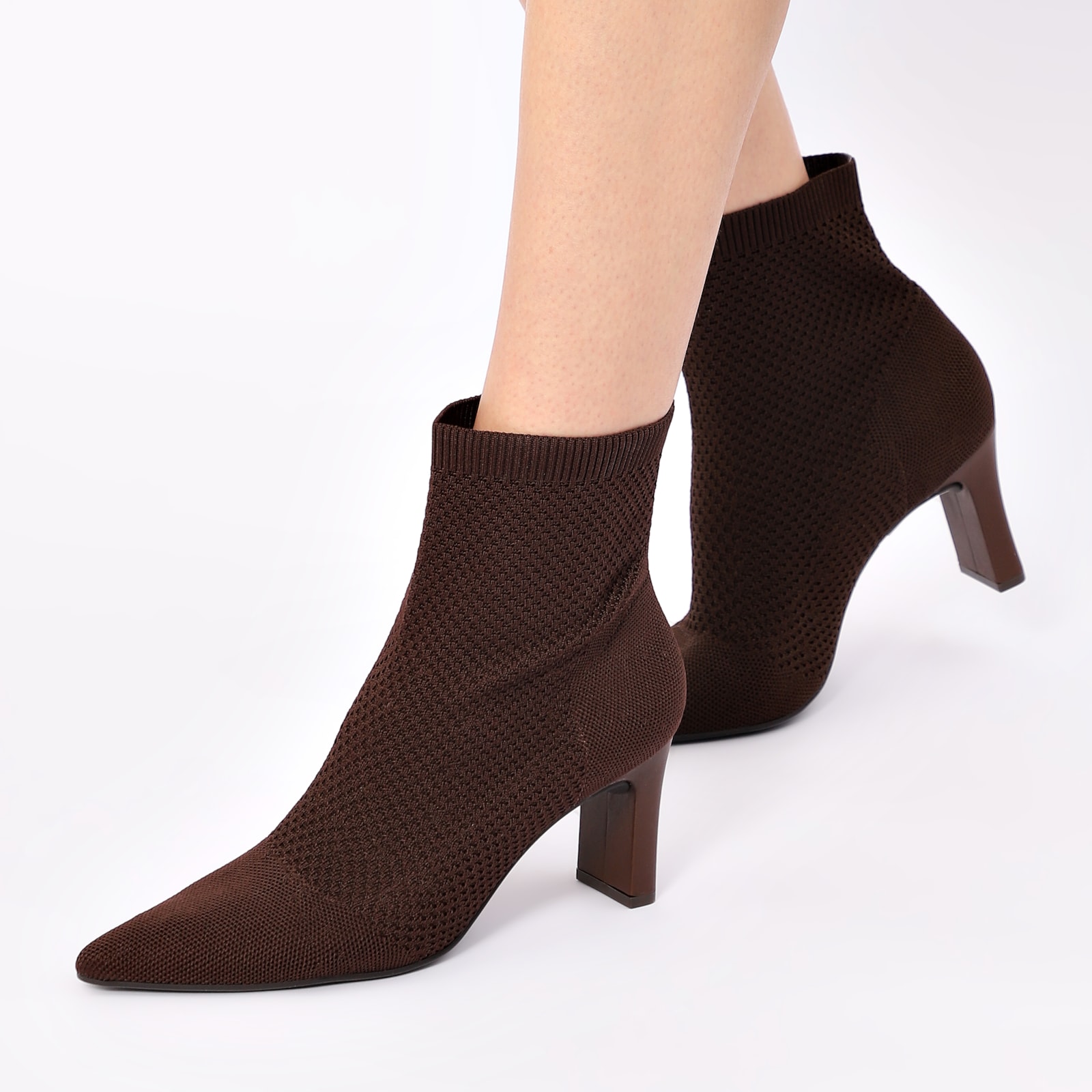 Bota Marrom Cano Baixo Salto Médio Knit