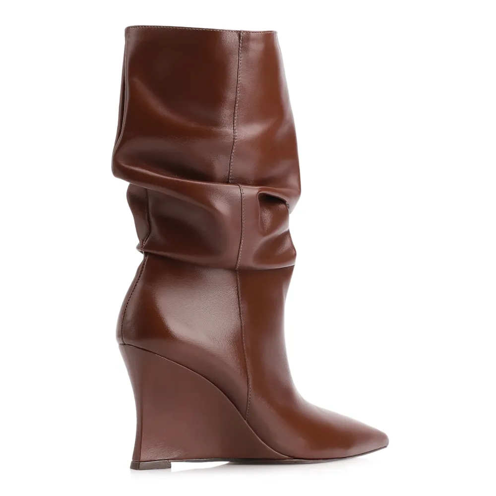 Bota Marrom Cano Médio Salto Alto Couro Anabela Slouch - imagem 4