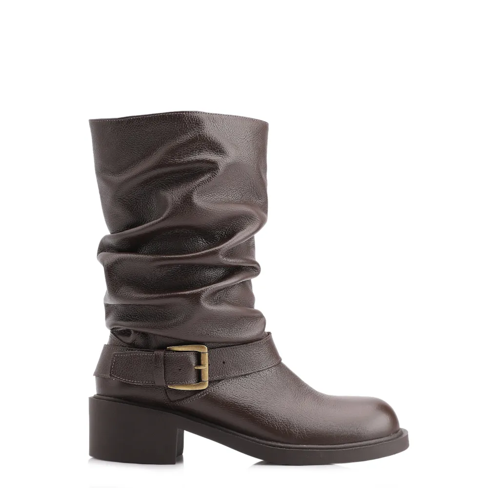 Bota Marrom Cano Médio Salto Médio Couro Slouch Fivela - imagem 3