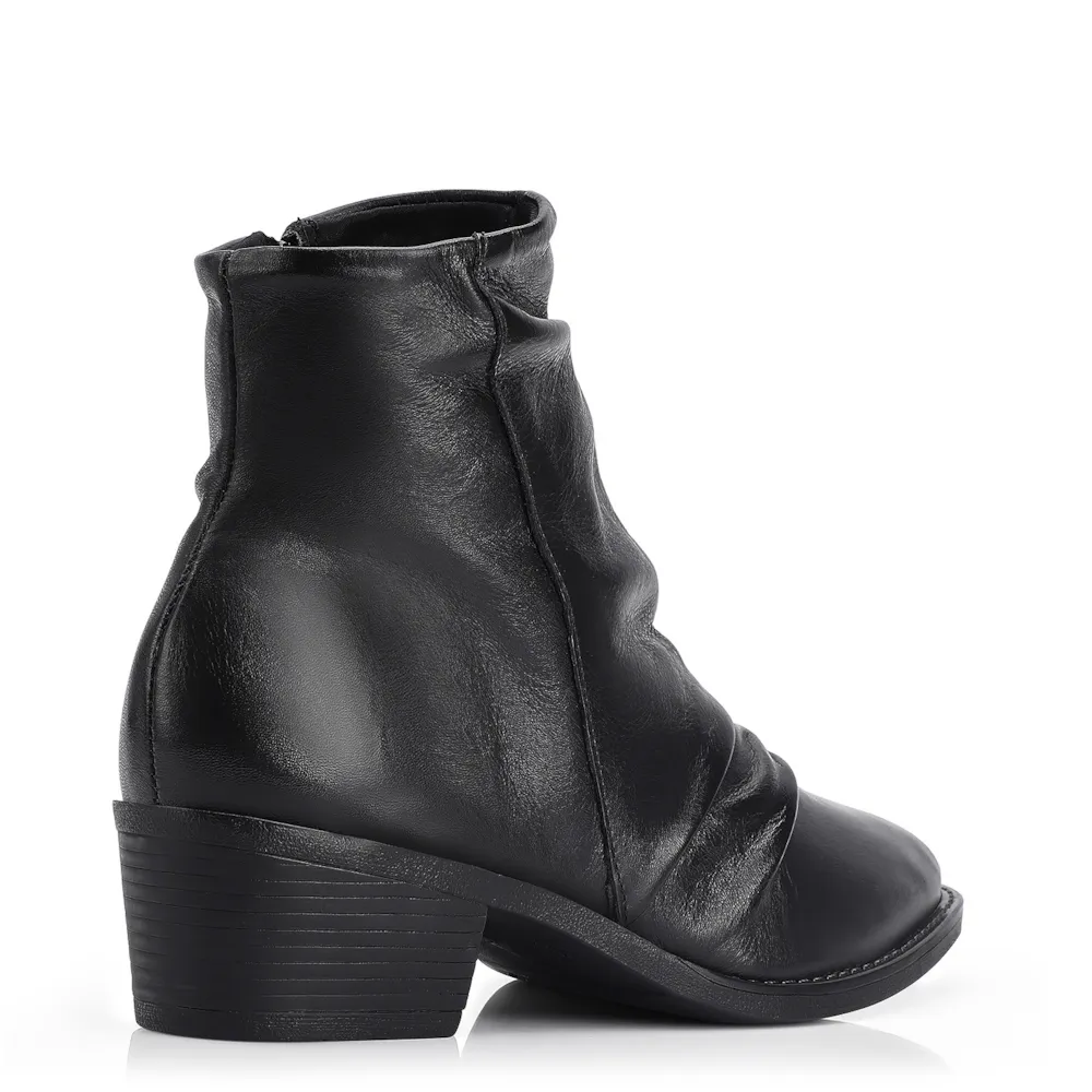 Bota Preta Cano Baixo Salto Baixo Couro Slouch - imagem 4