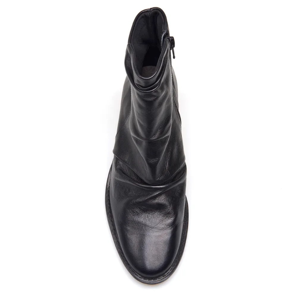 Bota Preta Cano Baixo Salto Baixo Couro Slouch - imagem 6