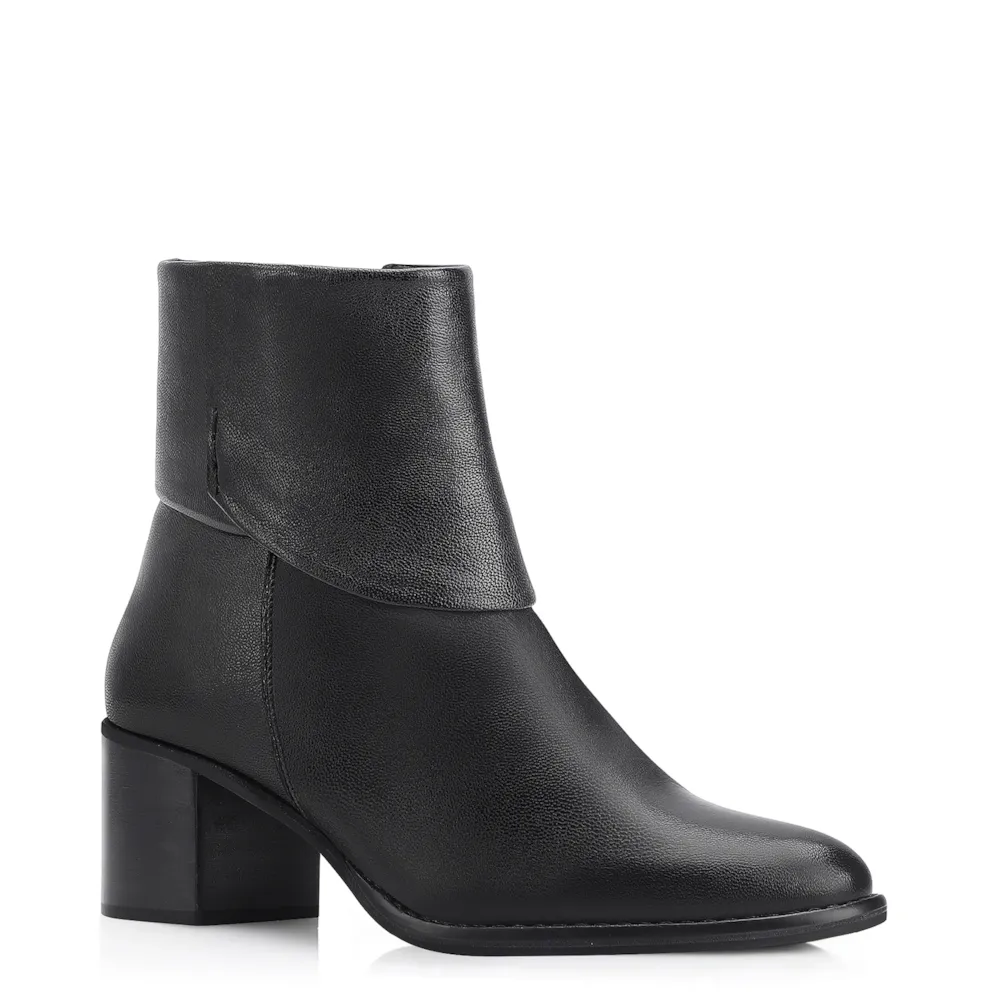 Bota Preta Cano Baixo Salto Médio Couro Capa