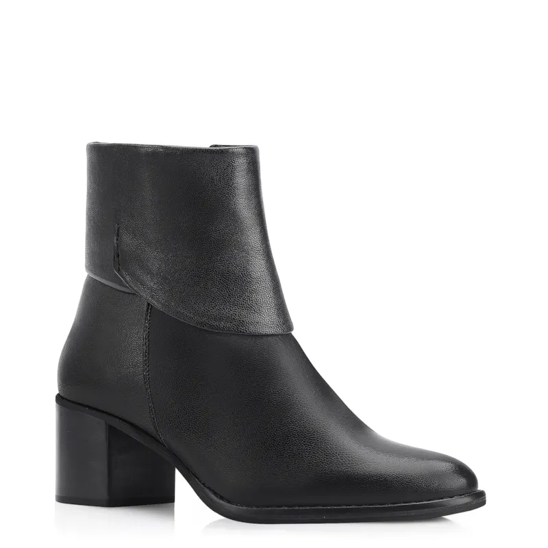 Bota Preta Cano Baixo Salto Médio Couro Capa