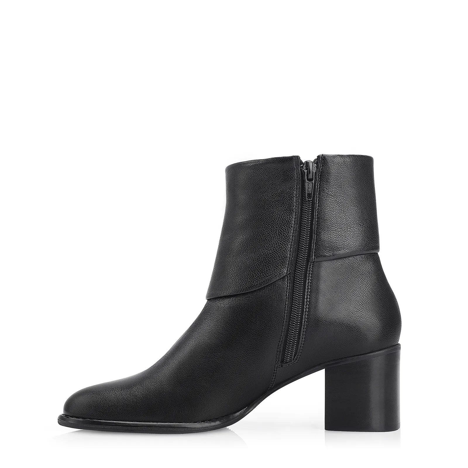 Bota Preta Cano Baixo Salto Médio Couro Capa
