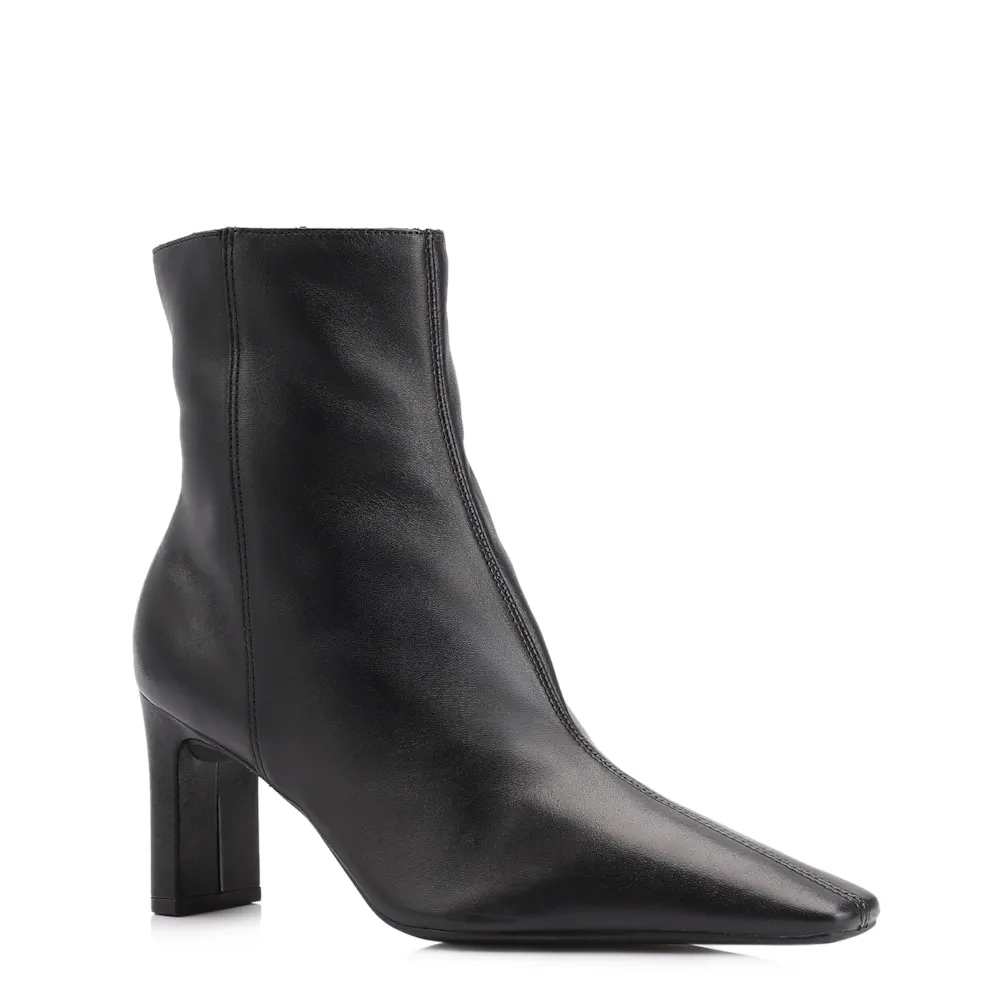 Bota Preta Cano Médio Salto Alto Couro Pesponto