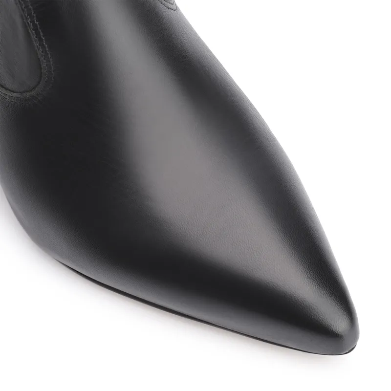 Bota Preta Cano Médio Salto Médio Couro Bico Fino Slouch - foto 6