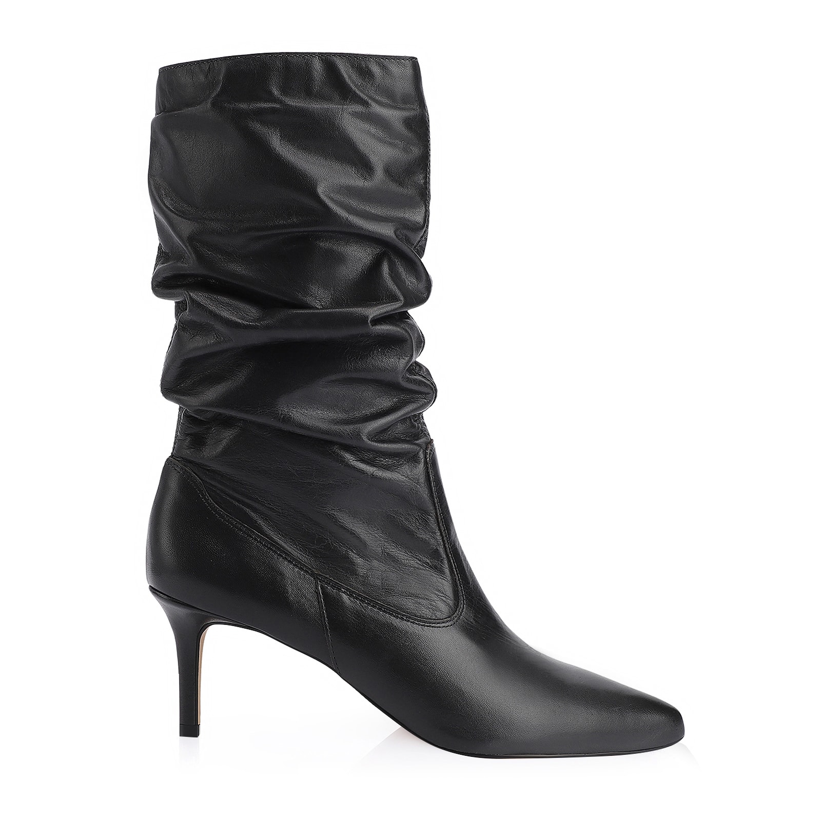 Bota Preta Cano Médio Salto Médio Couro Bico Fino Slouch