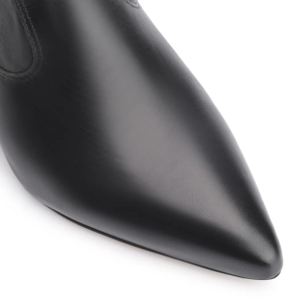 Bota Preta Cano Médio Salto Médio Couro Bico Fino Slouch - imagem 6