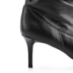 Bota Preta Cano Médio Salto Médio Couro Bico Fino Slouch - imagem 7