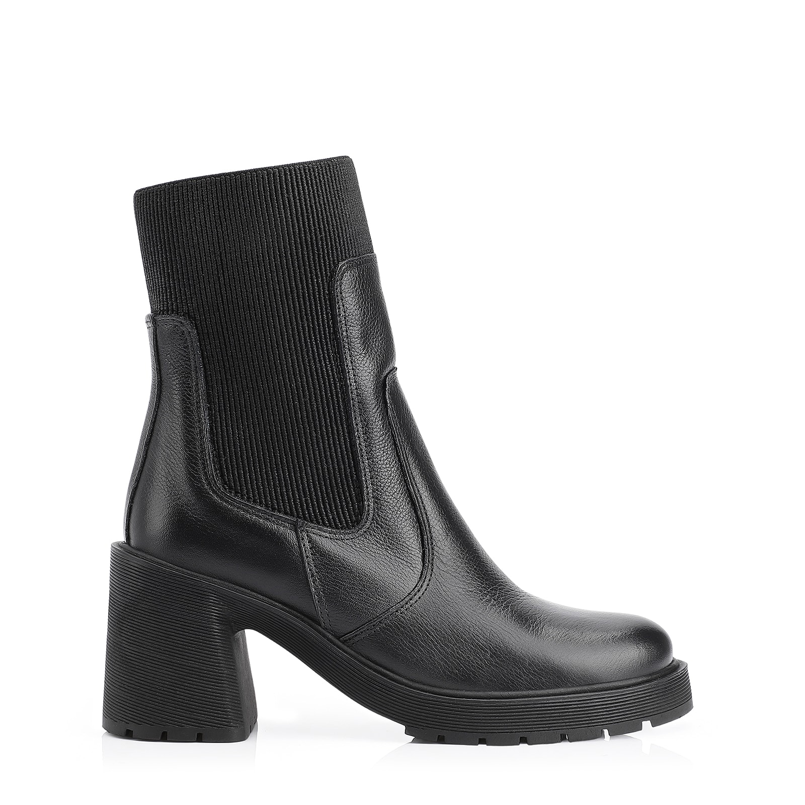 Bota Preta Cano Médio Salto Médio Couro Chelsea Tratorada