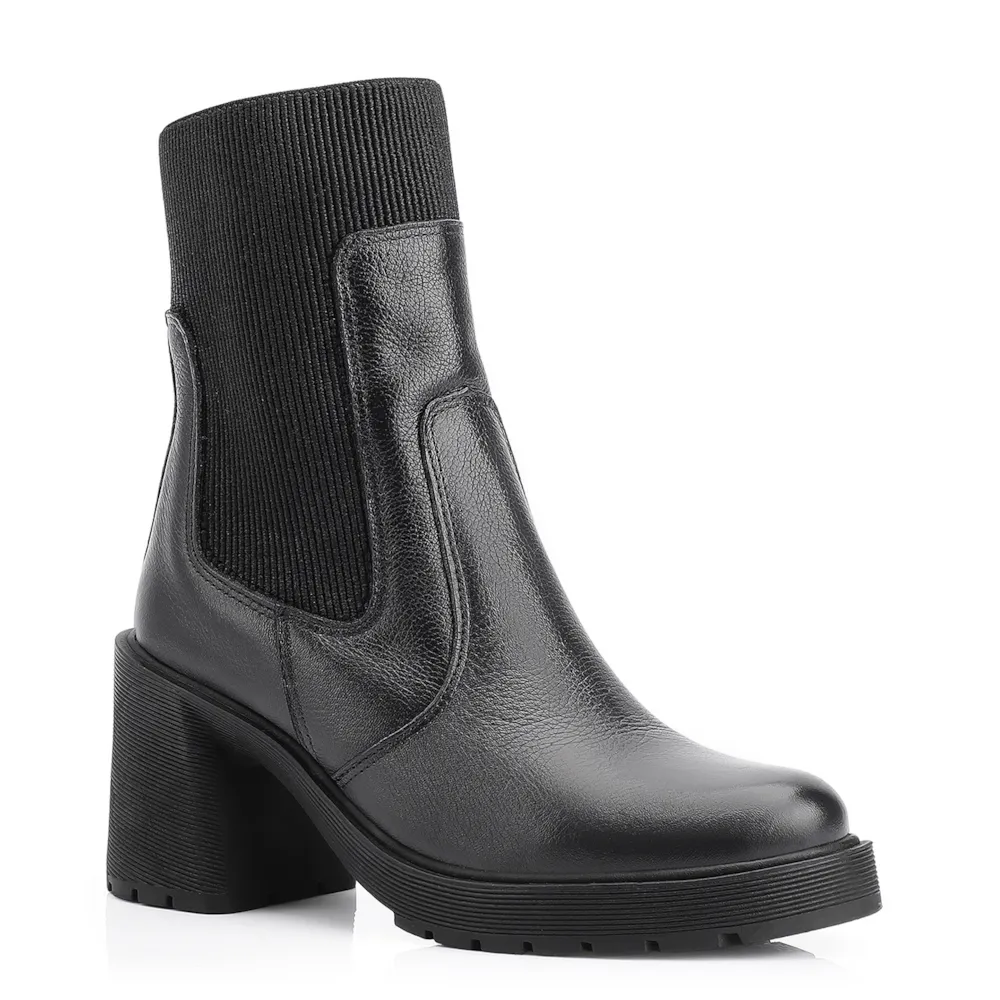 Bota Preta Cano Médio Salto Médio Couro Chelsea Tratorada
