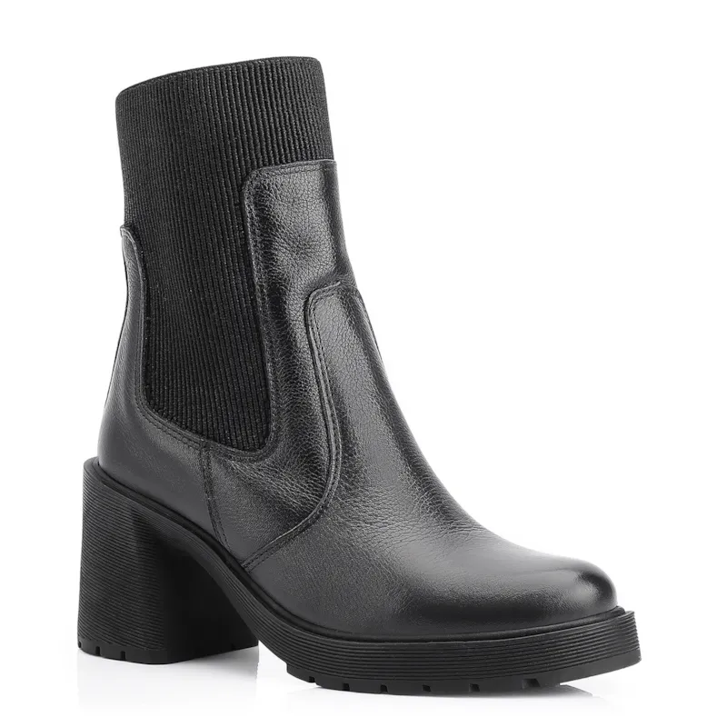 Bota Preta Cano Médio Salto Médio Couro Chelsea Tratorada