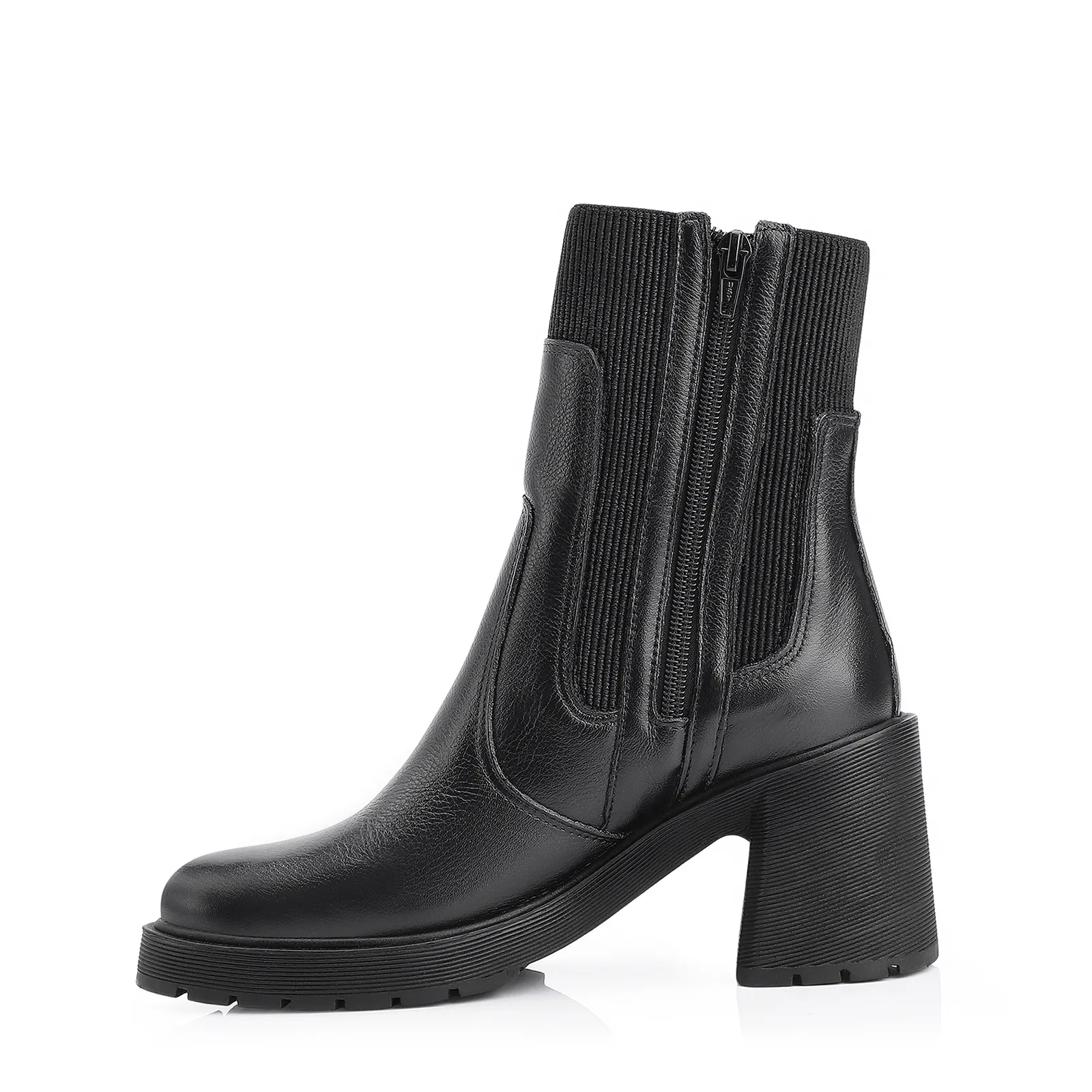 Bota Preta Cano Médio Salto Médio Couro Chelsea Tratorada