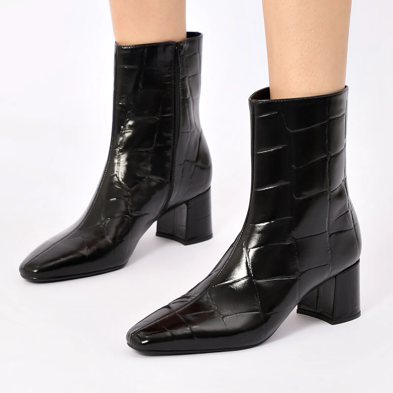 Bota Preta Cano Médio Salto Médio Couro Maxi Croco