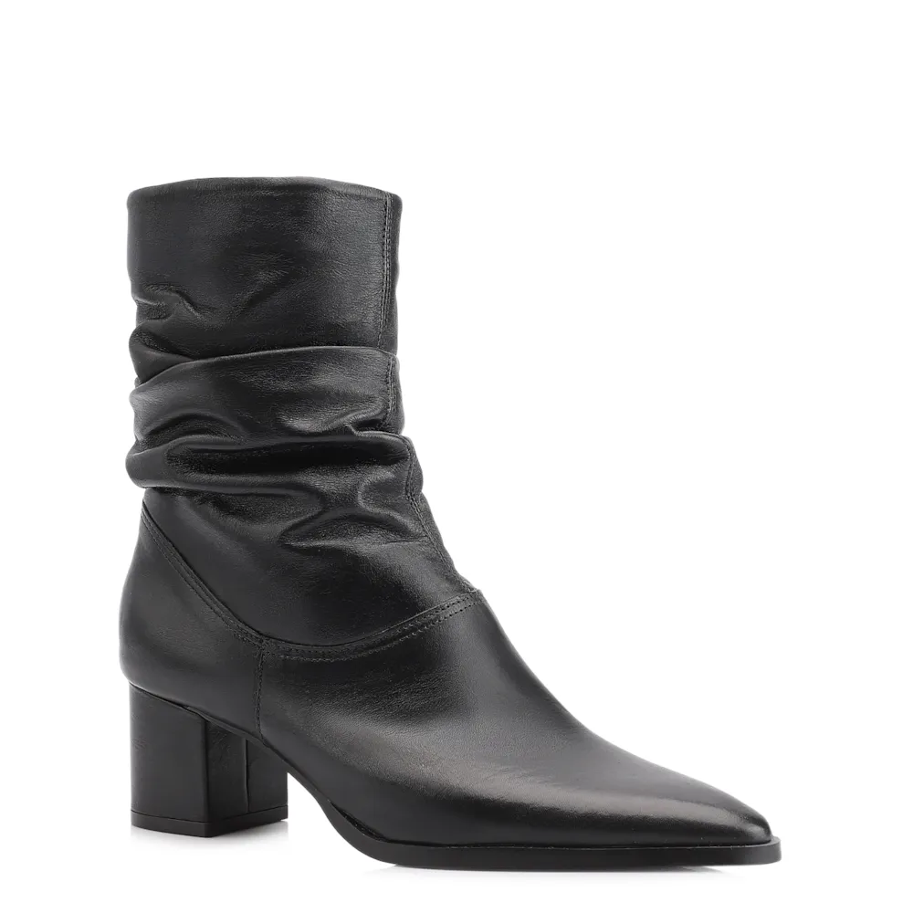 Bota Preta Cano Médio Salto Médio Couro Slouch