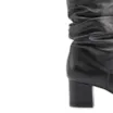 Bota Preta Cano Médio Salto Médio Couro Slouch - imagem 8