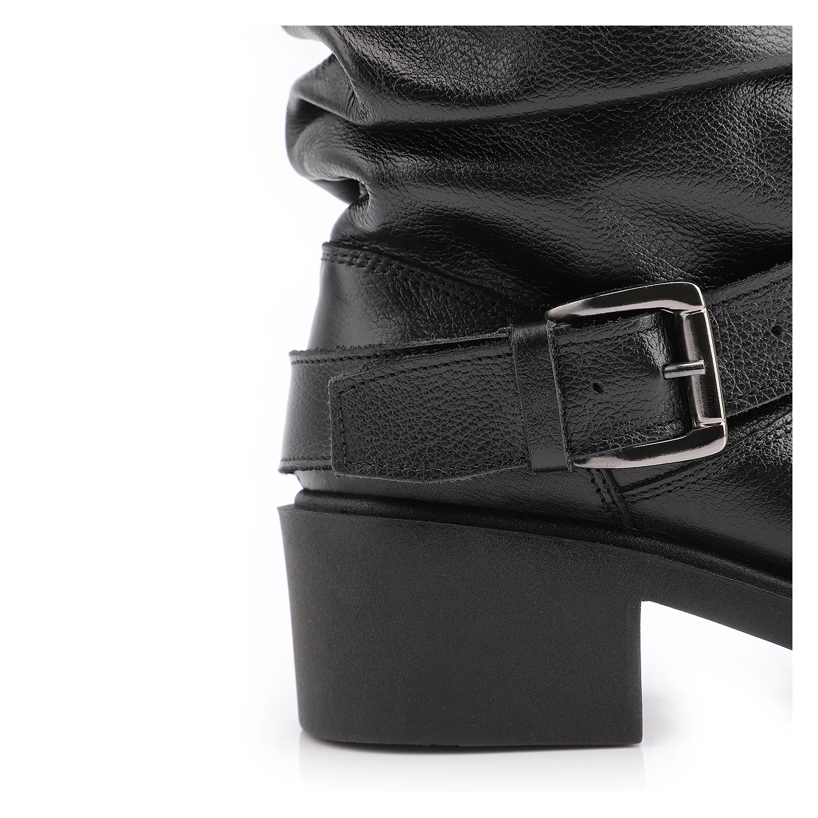 Bota Preta Cano Médio Salto Médio Couro Slouch Fivela