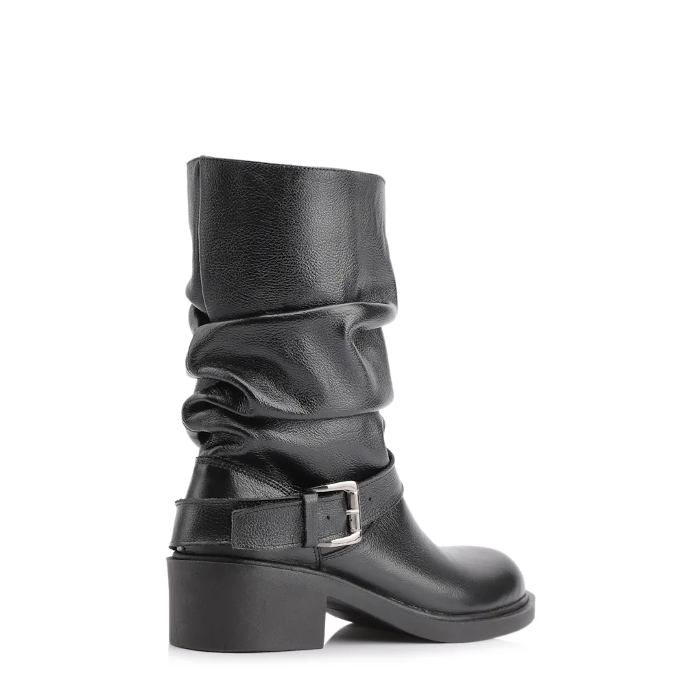 Bota Preta Cano Médio Salto Médio Couro Slouch Fivela - imagem 4