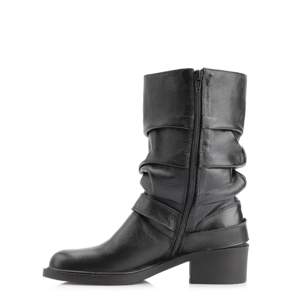 Bota Preta Cano Médio Salto Médio Couro Slouch Fivela - imagem 5