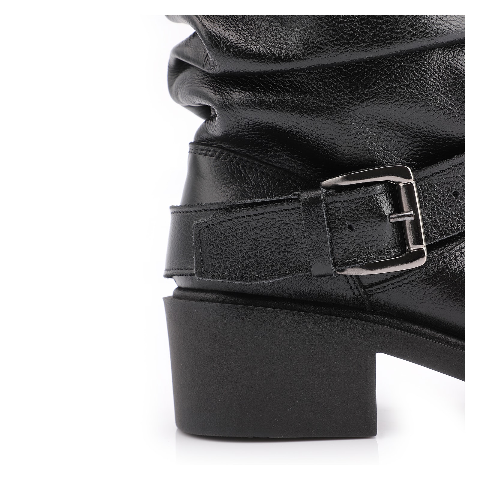 Bota Preta Cano Médio Salto Médio Couro Slouch Fivela