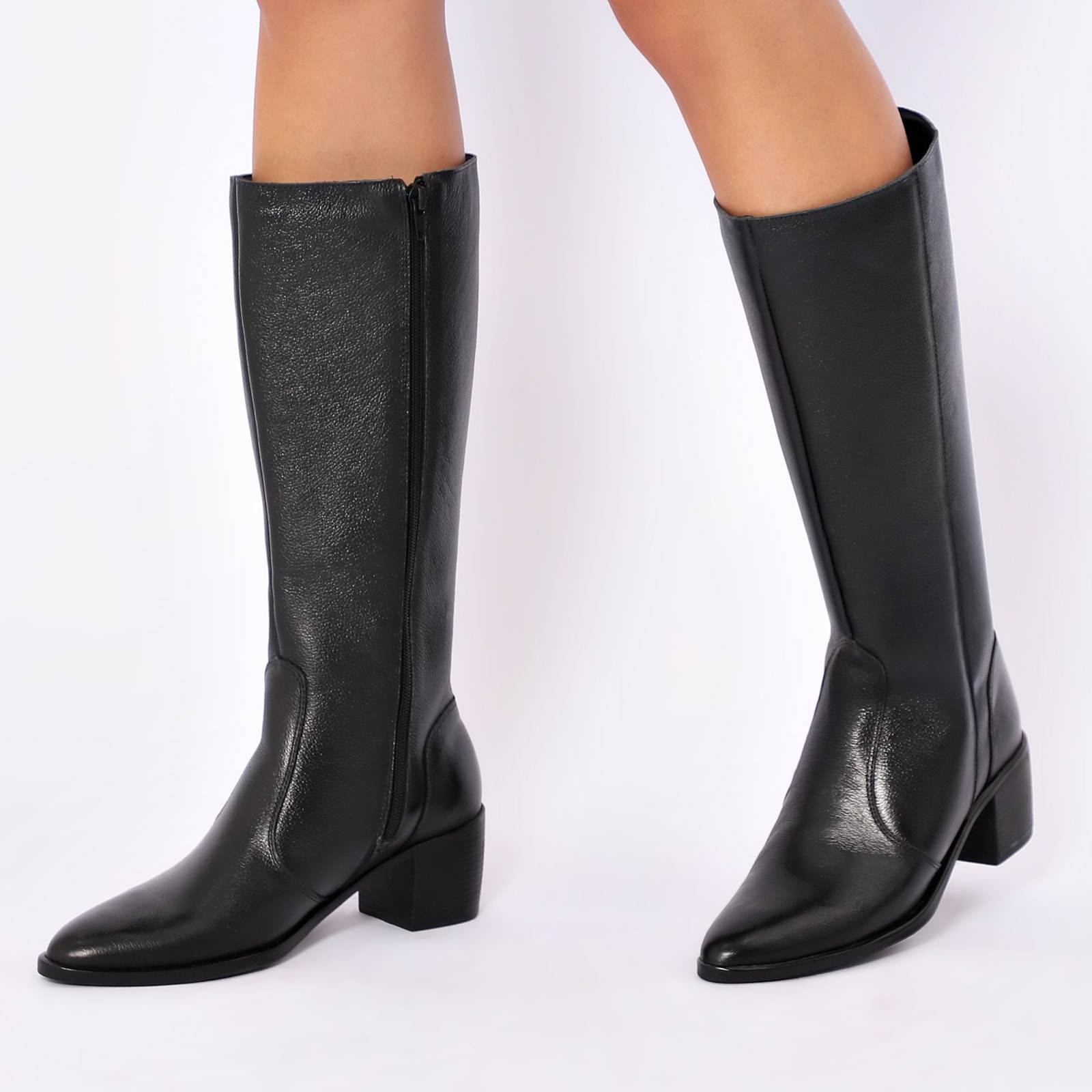 Bota Preto Cano Alto Salto Baixo Couro Bico Redondo