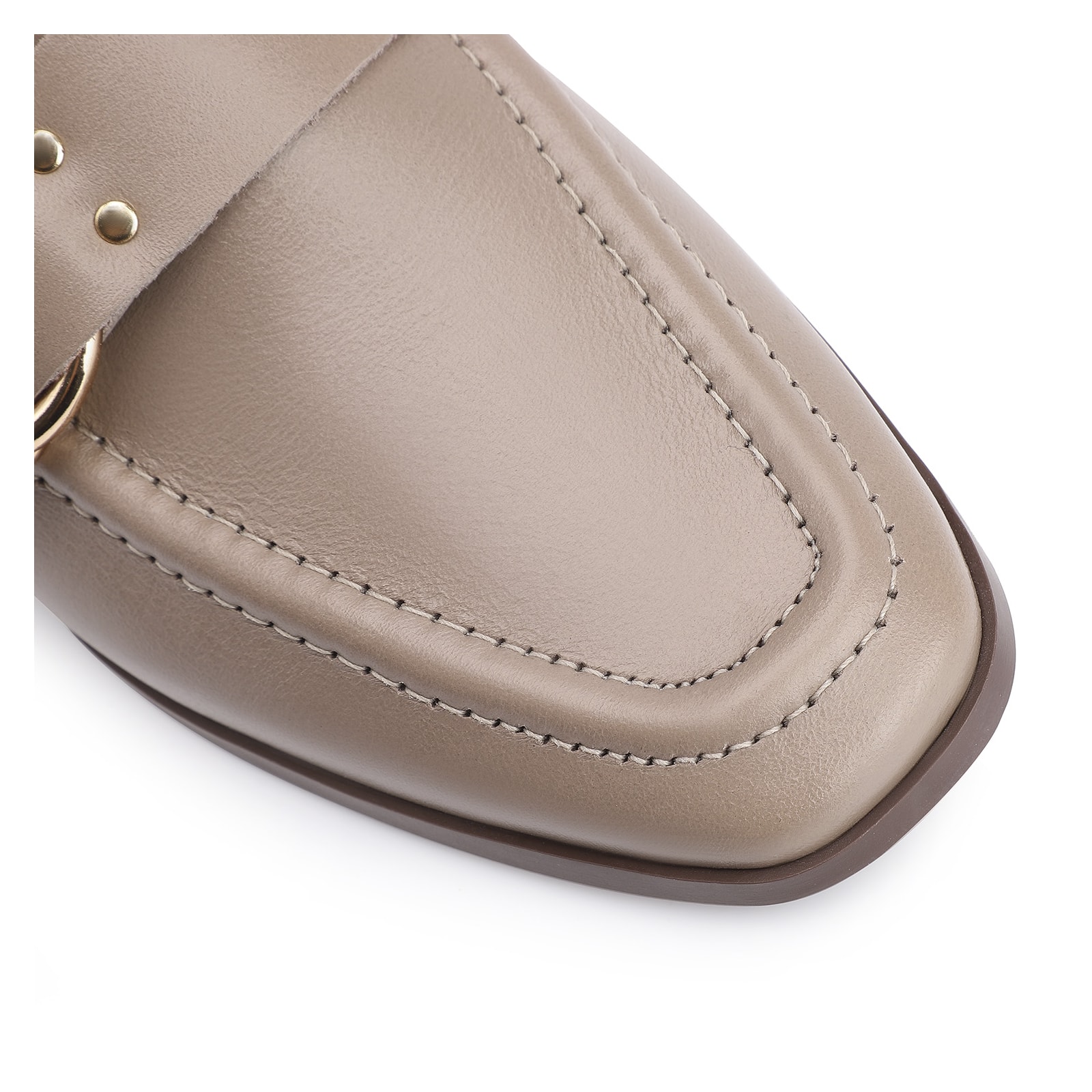Mocassim Argola Couro Bege Rebites