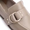 Mocassim Argola Couro Bege Rebites - imagem 7