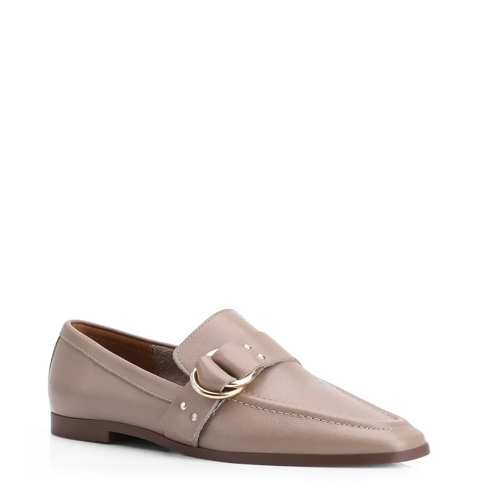 Mocassim Argola Couro Bege Rebites