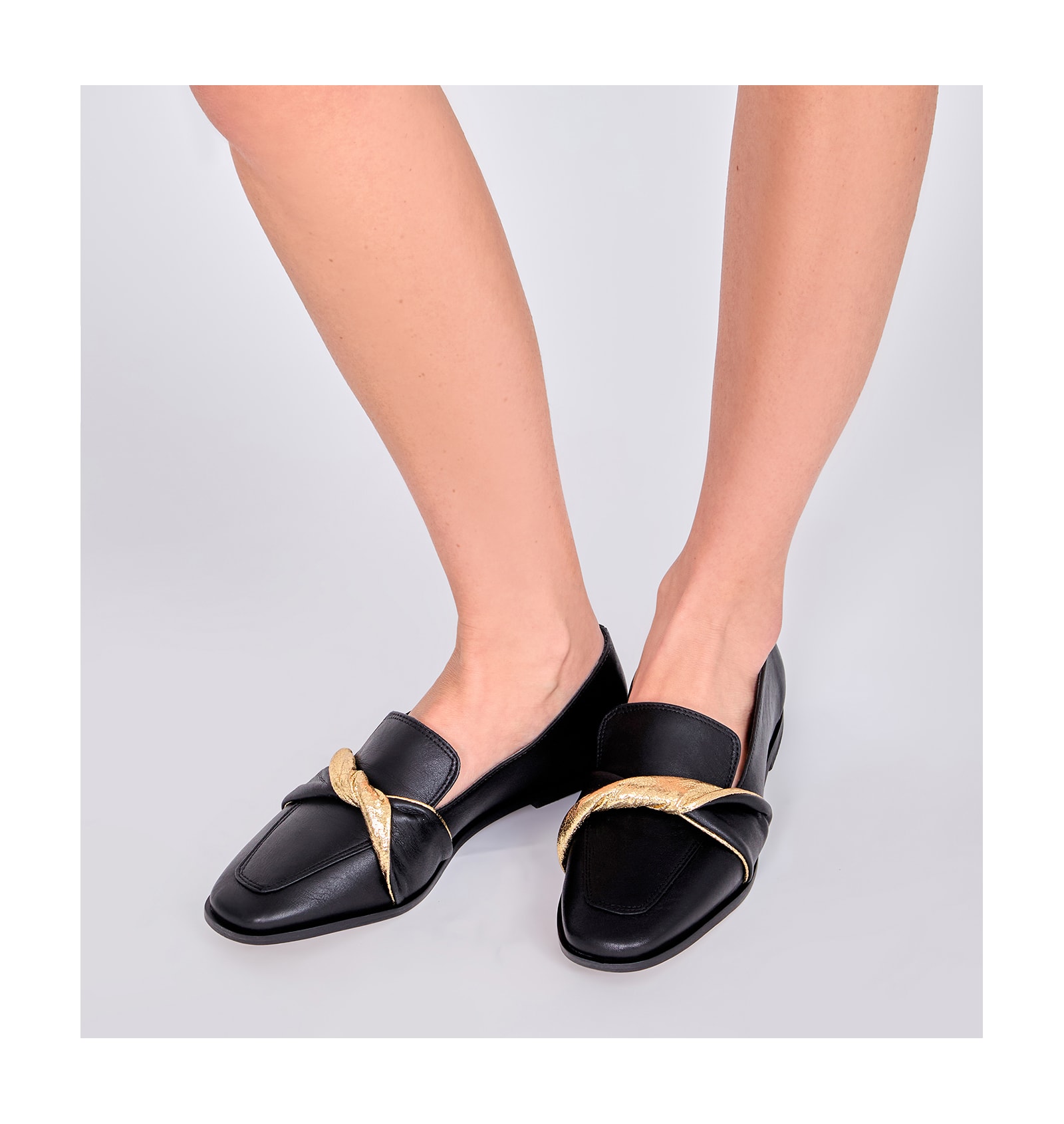 Mocassim Couro Preto/Dourado