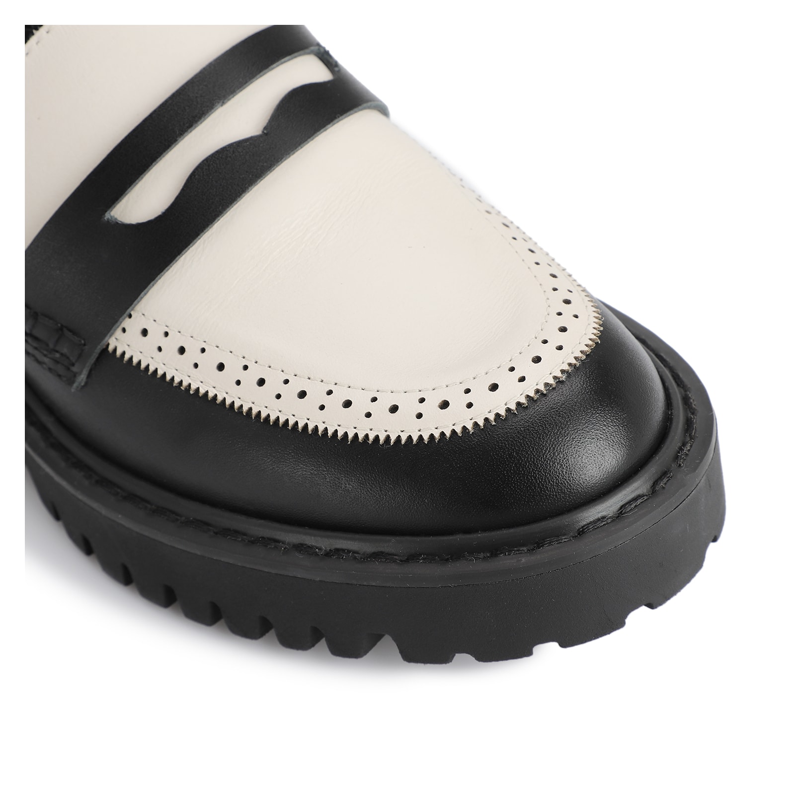 Mocassim Couro Preto e Branco