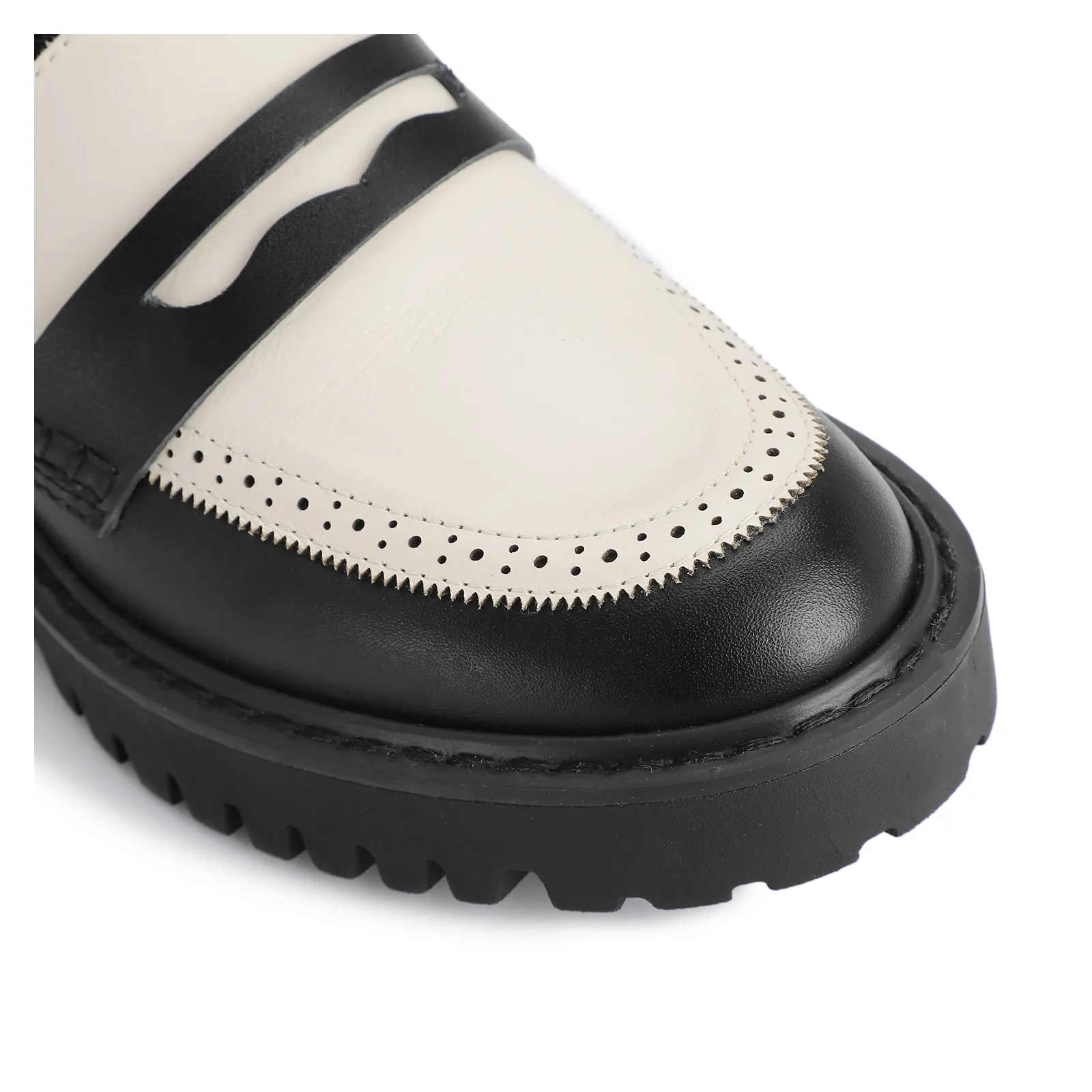 Mocassim Couro Preto e Branco