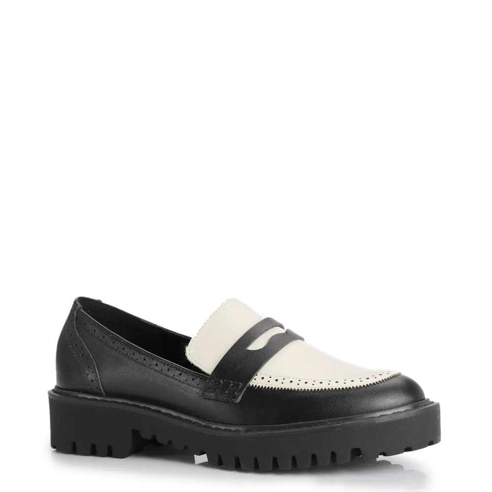 Mocassim Couro Preto e Branco