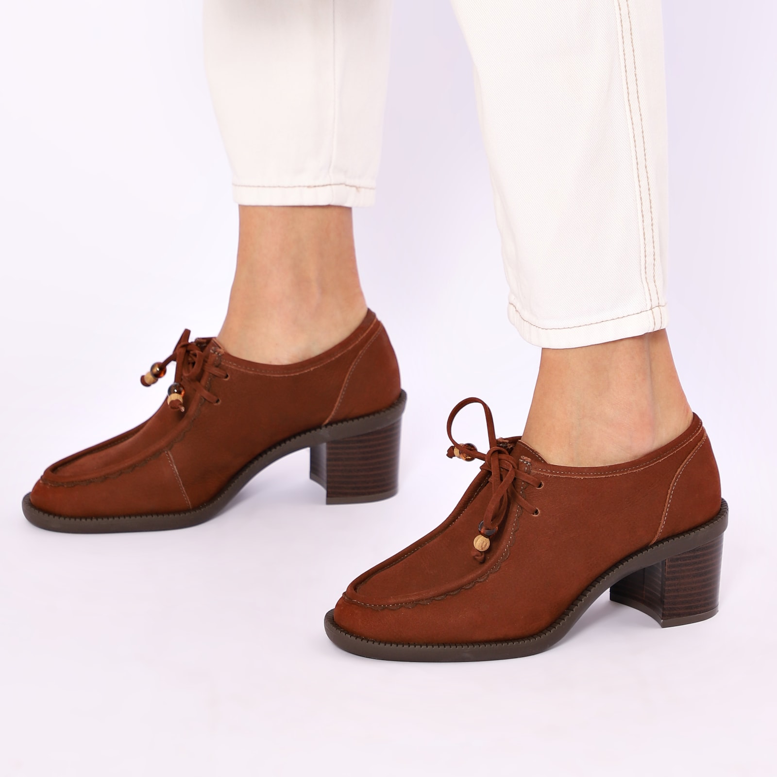 Mocassim Marrom Salto Bloco Médio Couro Nobuck Floater Amarração