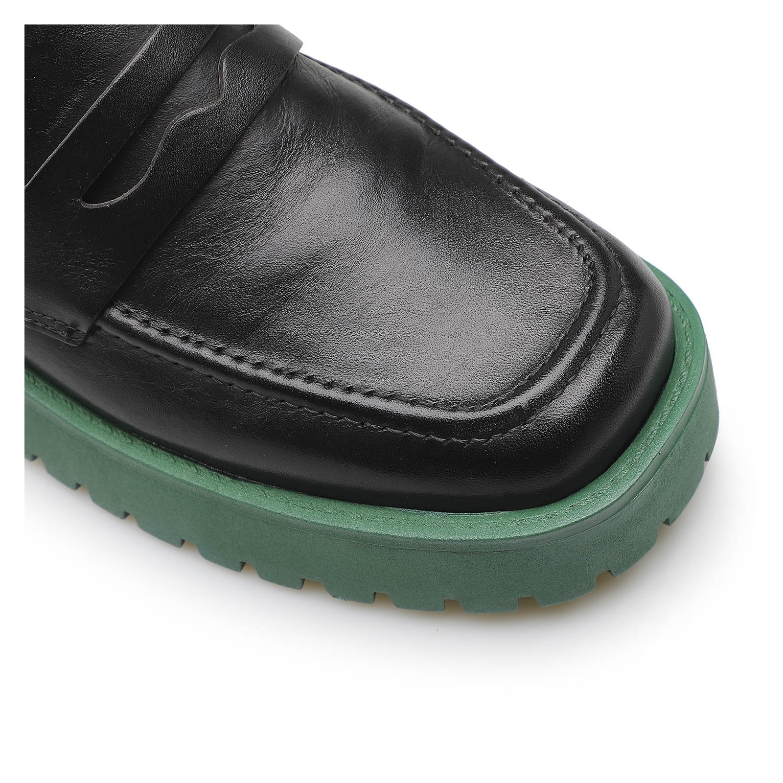 Mocassim Tratorado Couro Preto e Verde