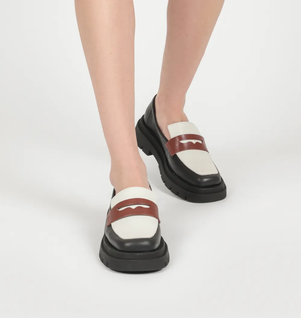 Mocassim Tratorado Couro Preto/Marrom/Off White - imagem 2