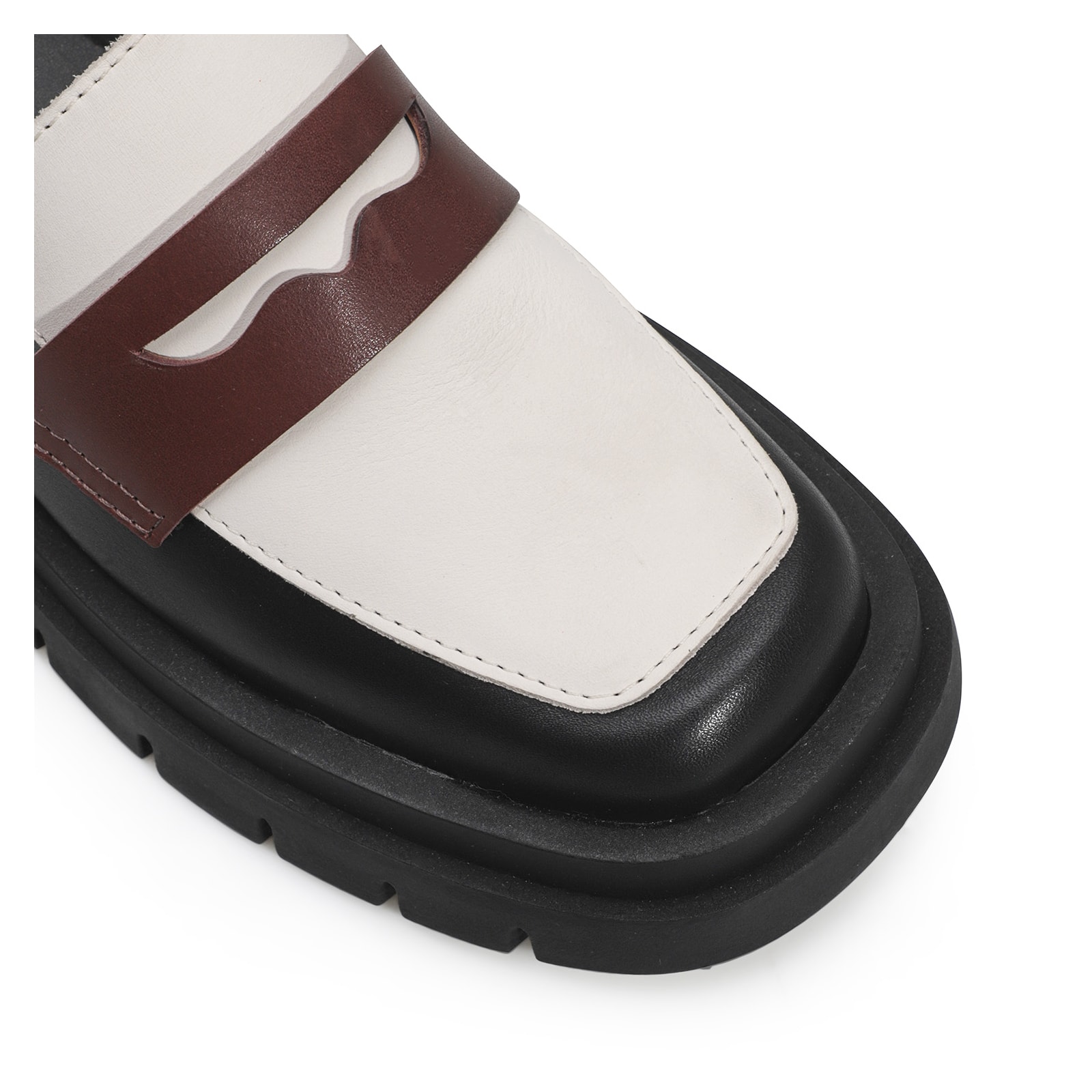 Mocassim Tratorado Couro Preto/Marrom/Off White