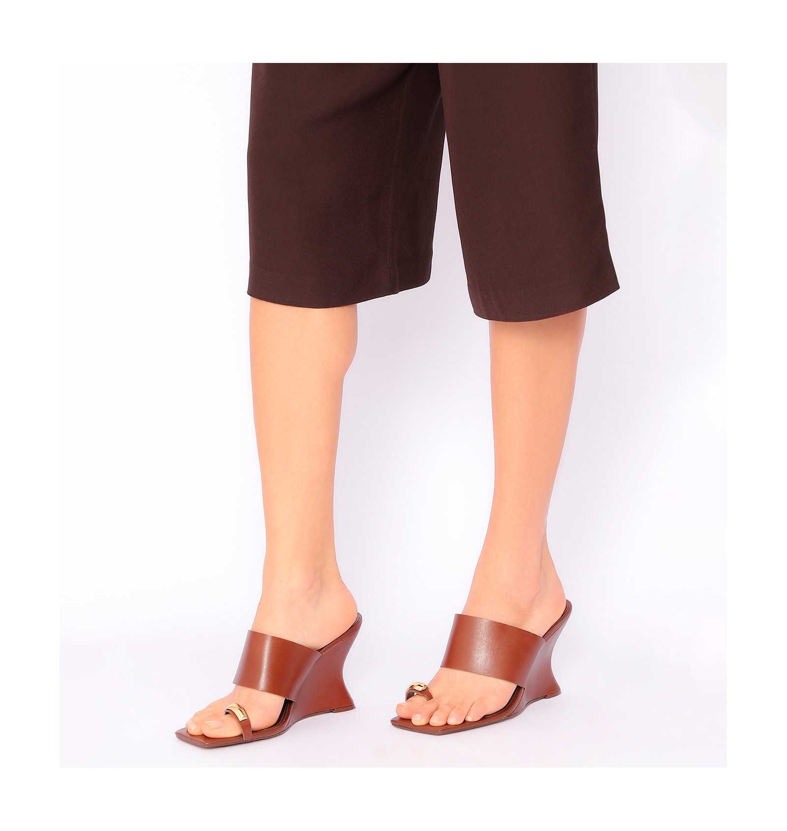 Mule Anabela Toe Ring Couro Marrom