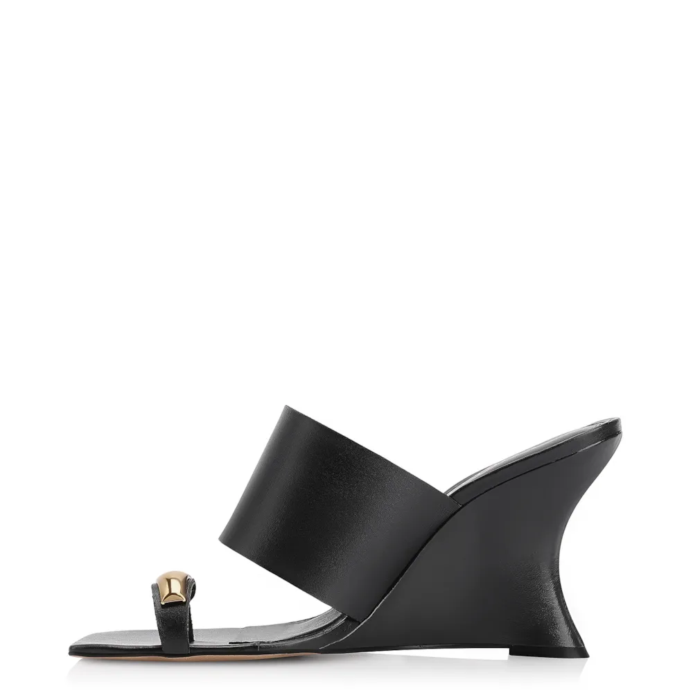 Mule Anabela Toe Ring Couro Preto - imagem 5