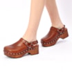 Mule Clog Couro Estonado Marrom - imagem 2